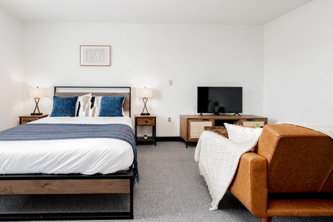 Cozysuites Cwe Stylish Queen With Microwave&Fridge Tower Grove Exterior photo