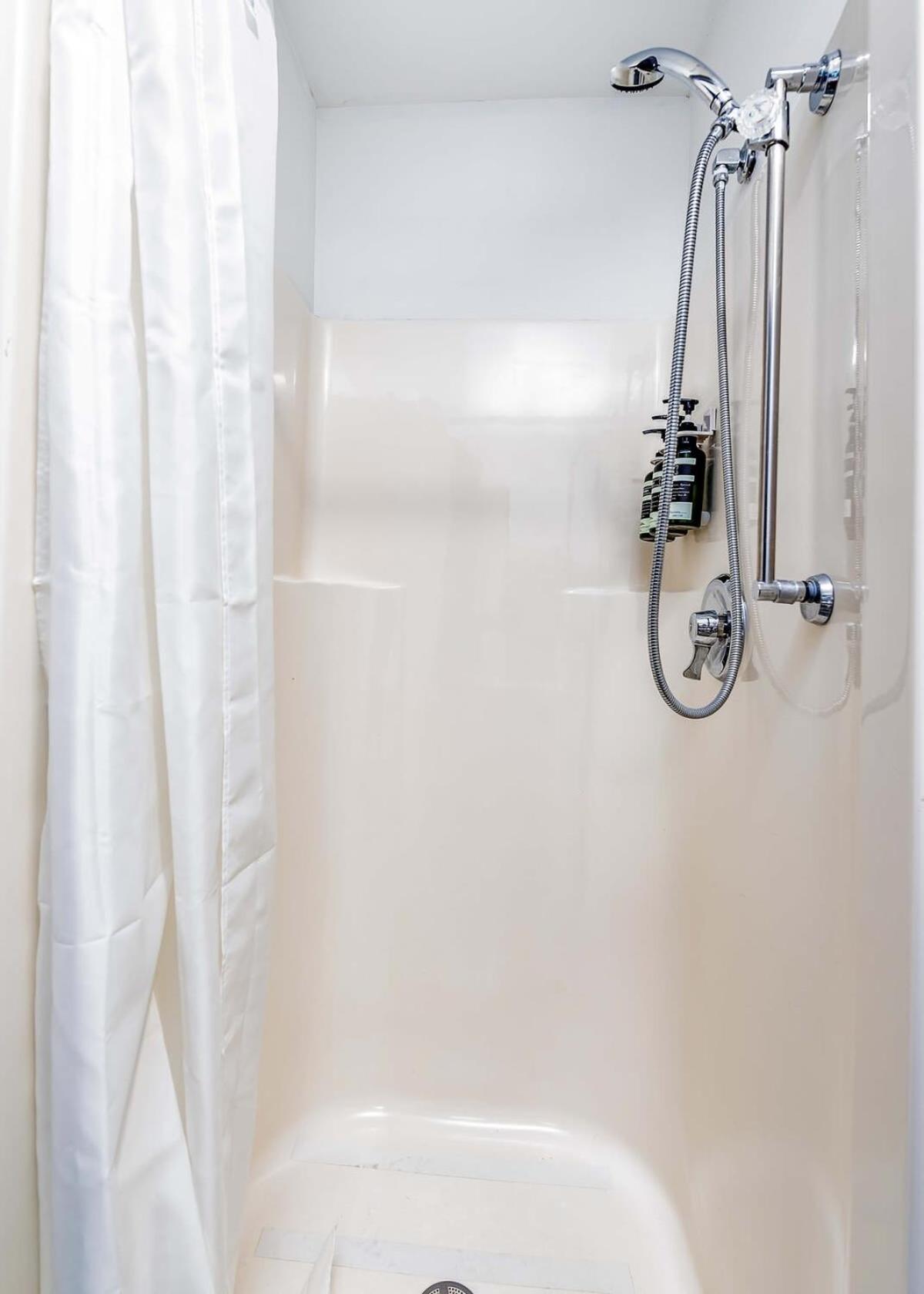 Cozysuites Cwe Stylish Queen With Microwave&Fridge Tower Grove Exterior photo