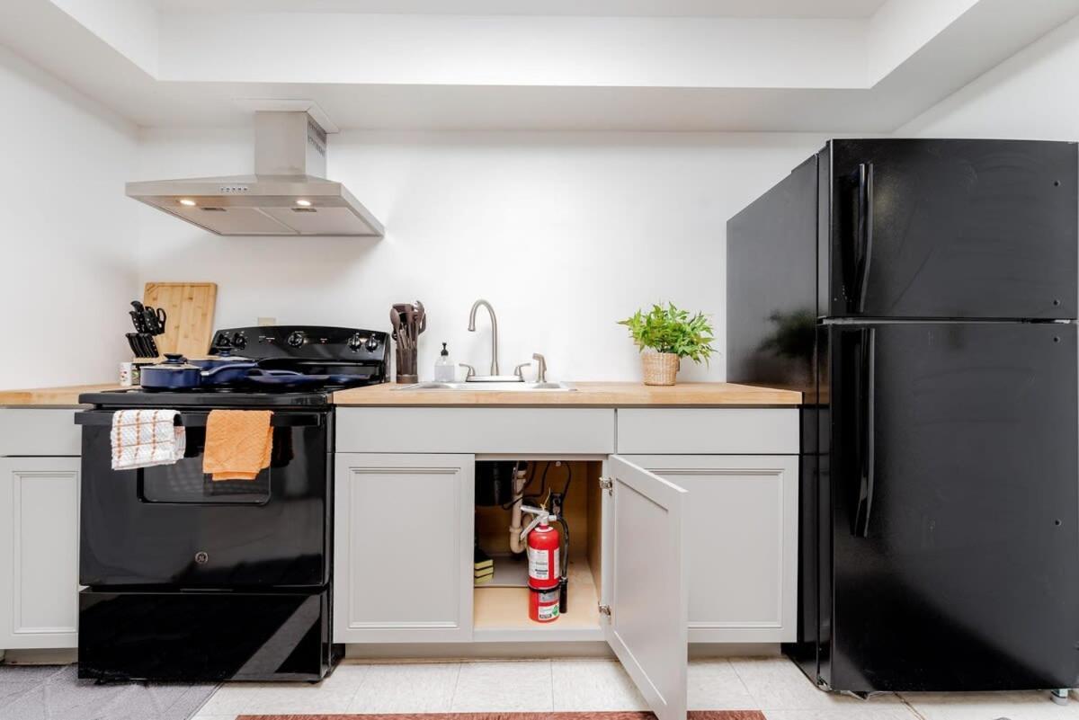 Cozysuites Cwe Stylish Queen With Microwave&Fridge Tower Grove Exterior photo