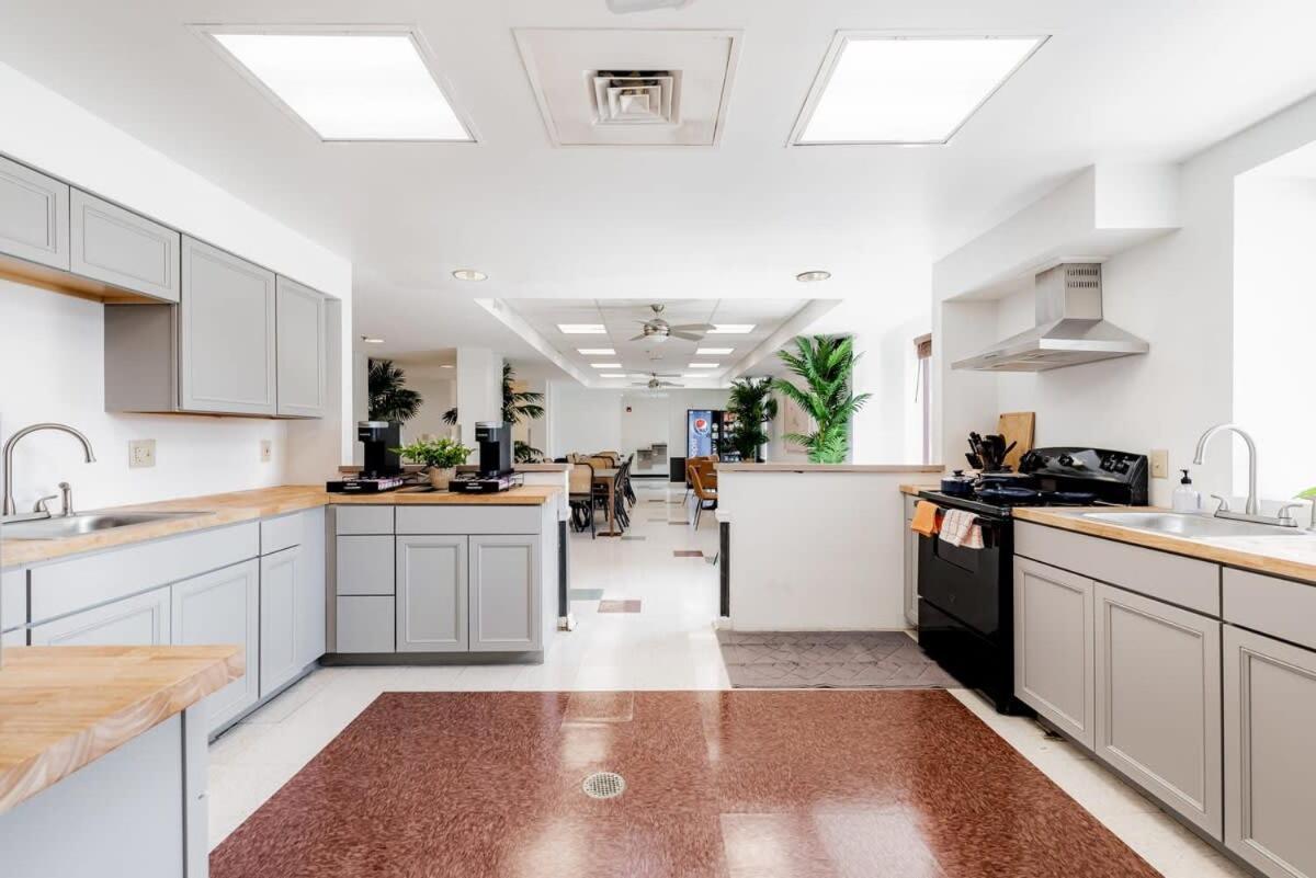 Cozysuites Cwe Stylish Queen With Microwave&Fridge Tower Grove Exterior photo