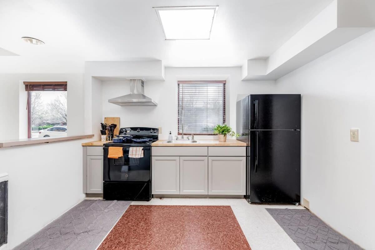 Cozysuites Cwe Stylish Queen With Microwave&Fridge Tower Grove Exterior photo